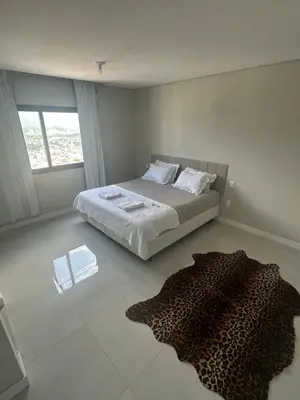 Uma cama ou camas num quarto em Apto vista mar 400m beach