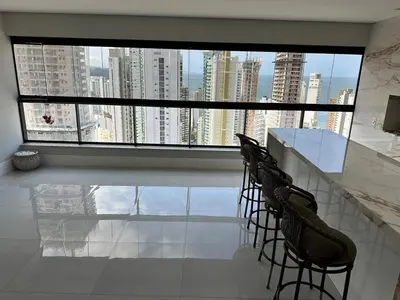 Uma área de estar em Apto vista mar 400m beach