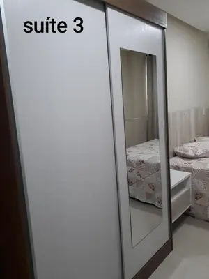 Uma cama ou camas num quarto em apartamento 3 suítes confortável em itapema