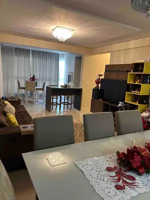 Uma televisão e/ou sistema de entretenimento em apartamento 3 suítes confortável em itapema