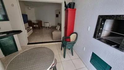 A cozinha ou kitchenette de Apartamento pé na areia em Meia Praia com churrasqueira com vista mar