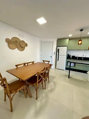 A cozinha ou kitchenette de Lindo apartamento 150 metros do mar 2 quartos Nassau