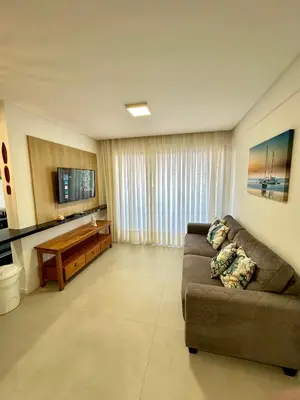 Uma televisão e/ou sistema de entretenimento em Lindo apartamento 150 metros do mar 2 quartos Nassau