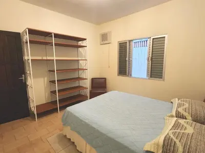 Uma cama ou camas num quarto em Residencial 50m da praia de Bombas