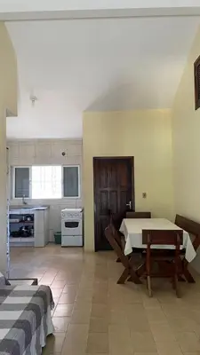 A cozinha ou kitchenette de Residencial 50m da praia de Bombas