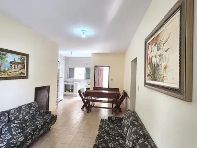 Uma área de estar em Residencial 50m da praia de Bombas