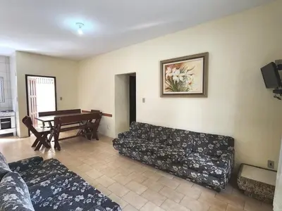 Uma área de estar em Residencial 50m da praia de Bombas