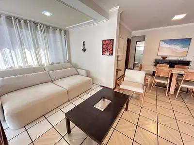 Uma área de estar em Cobertura quadra MAR em Meia Praia - 100m do mar