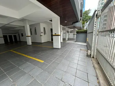 A planta de Cobertura quadra MAR em Meia Praia - 100m do mar