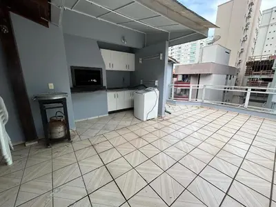 A cozinha ou kitchenette de Cobertura quadra MAR em Meia Praia - 100m do mar