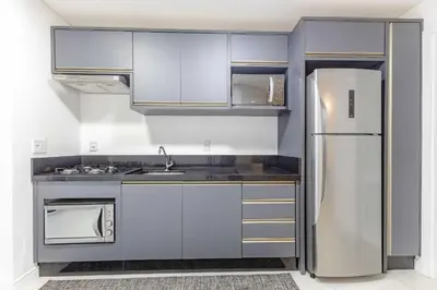 A cozinha ou kitchenette de Apto 2 suites a poucos passos da av. principal.