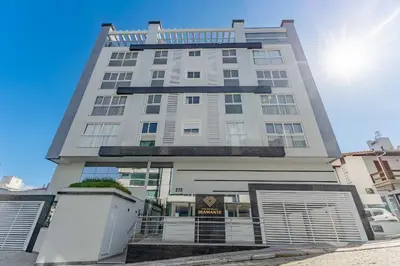 O edifício onde o apartamento está situado