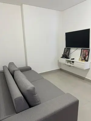 Uma televisão e/ou sistema de entretenimento em Apto novo Itapema