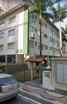 O edifício onde o apartamento está situado