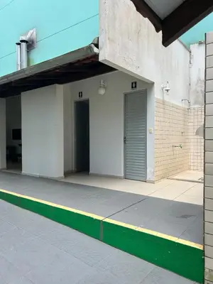 A planta de Apartamento amplo para famílias 3 quartos a poucos passos da praia, Barra Sul