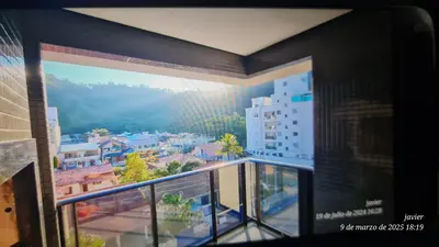 Uma vista geral da montanha ou uma vista da montanha a partir do apartamento