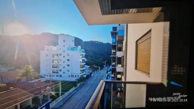 Uma vista geral da montanha ou uma vista da montanha a partir do apartamento