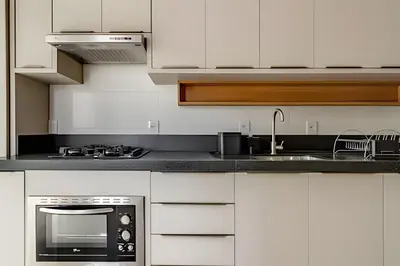 A cozinha ou kitchenette de 2 Quartos c/ Churrasqueira | Conforto Porto Belo