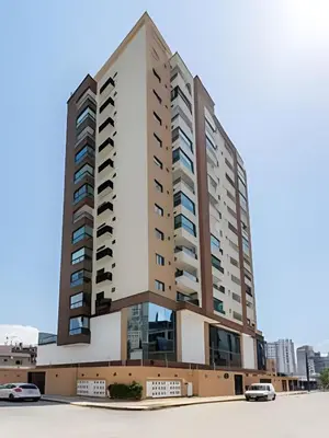 O edifício onde o apartamento está situado