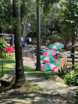 Um jardim no exterior de Villa