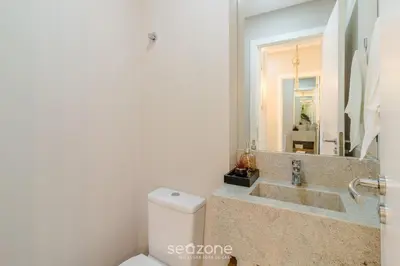 Uma casa de banho em Apto 3 Suites a 600m da praia em Porto Belo PDP904