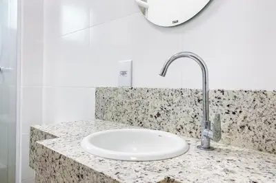 Uma casa de banho em Apto 3 dormitório, 1 suíte e ampla sacada - 0309