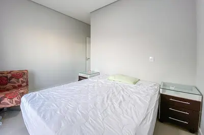 Uma cama ou camas num quarto em Apto 3 dormitório, 1 suíte e ampla sacada - 0309