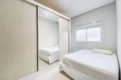 Uma cama ou camas num quarto em Apto 3 dormitório, 1 suíte e ampla sacada - 0309