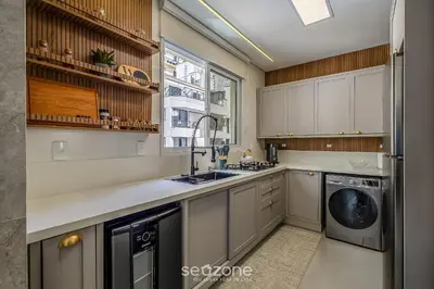 A cozinha ou kitchenette de Apto 3Q moderno prox. do mar em Meia Praia EMA0201