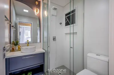 Uma casa de banho em Apto 3Q moderno prox. do mar em Meia Praia EMA0201