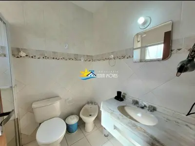 Uma casa de banho em Lindo Sobrado à 220m Praia do Mariscal