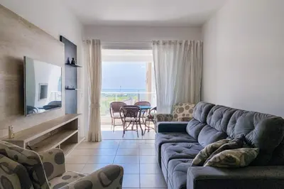 Uma televisão e/ou sistema de entretenimento em Amplo apto com vista para o mar na praia! 0214