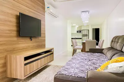 Uma televisão e/ou sistema de entretenimento em Apto Luxuoso com 3 Suítes - 0312