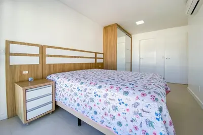 Uma cama ou camas num quarto em Apto 3 Dormitórios, 1 suíte e ampla sacada - 0314