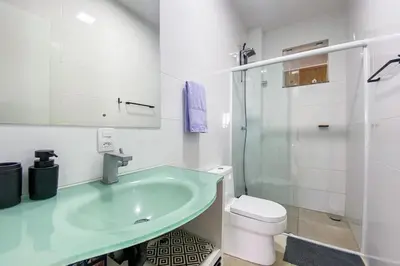 Uma casa de banho em Apto na Villa Gastronômica em Palmas - 0223