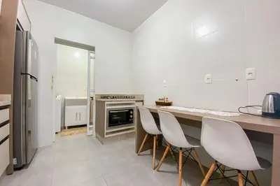 A cozinha ou kitchenette de Aconchego e Conforto Apto na Praia de Palmas - 0227