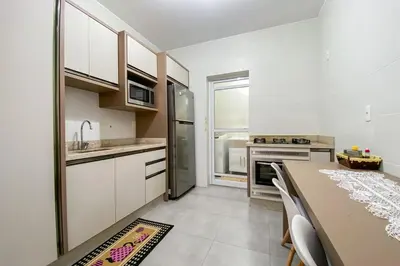 A cozinha ou kitchenette de Aconchego e Conforto Apto na Praia de Palmas - 0227