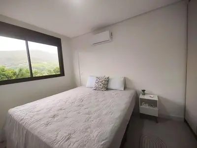 Uma cama ou camas num quarto em Apto metros da Praia de Palmas - 0229