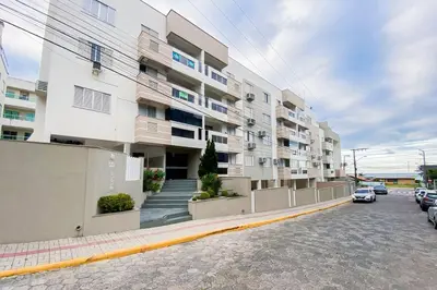 O edifício onde o apartamento está situado