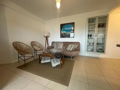 Uma área de estar em Apartamento para férias na Praia de Palmas - 0235