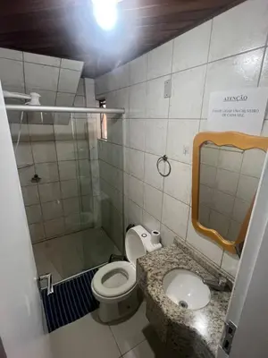 Uma casa de banho em Sobrado Centro de bombinhas 50 m do mar com 02 suítes