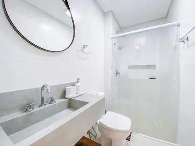 Uma casa de banho em Conforto a 450m da Praia de Palmas - 0101