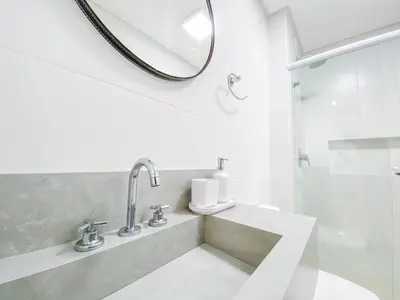 Uma casa de banho em Conforto a 450m da Praia de Palmas - 0101