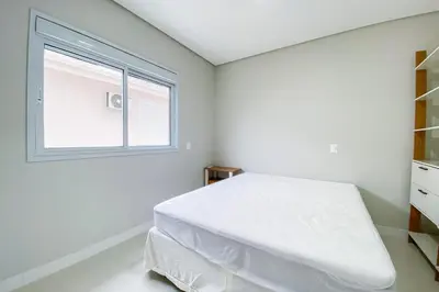 Uma cama ou camas num quarto em Descanso e conforto a 450m da Praia de Palmas 0102