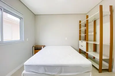 Uma cama ou camas num quarto em Descanso e conforto a 450m da Praia de Palmas 0102