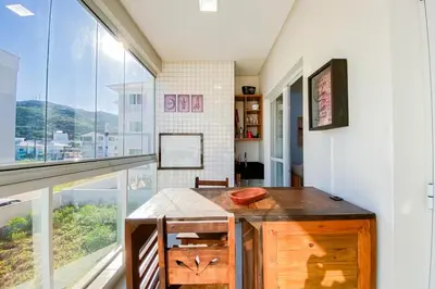 Uma vista geral da montanha ou uma vista da montanha a partir do apartamento