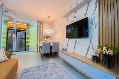 Uma televisão e/ou sistema de entretenimento em Apto Charmoso com 2 Quartos sendo 1 Suíte - 0403