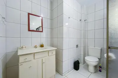 Uma casa de banho em Praia de Palmas, Ampla Casa Piscina Privativa - 0404