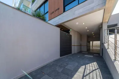 O edifício onde o apartamento está situado