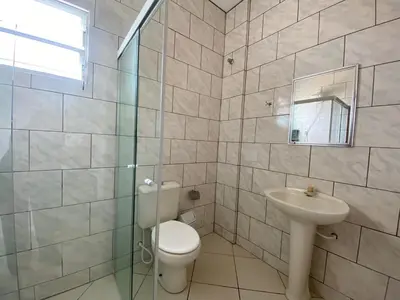 Uma casa de banho em Apartamento amplo há 150 metros do mar - 0409